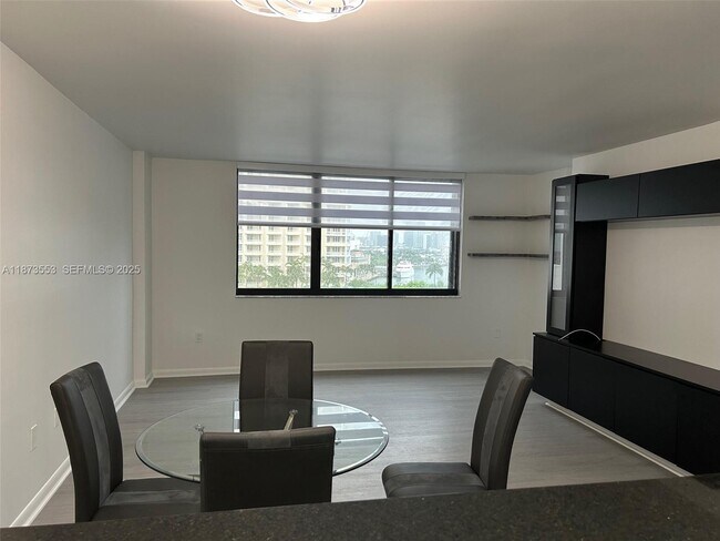 Photo - 540 Brickell Key Dr Unit 1002