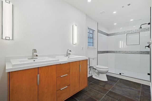 Photo - 402 Creekmeadow Ln