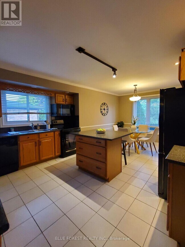 Photo - 1039 Osgoode Dr