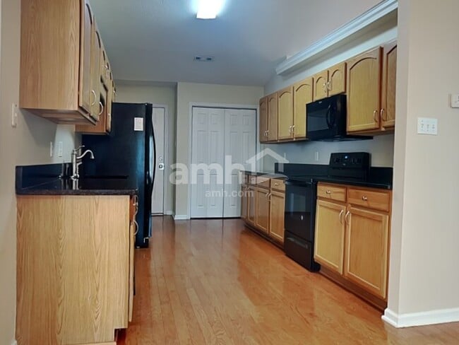 Photo - 1710 Stilwell Cir