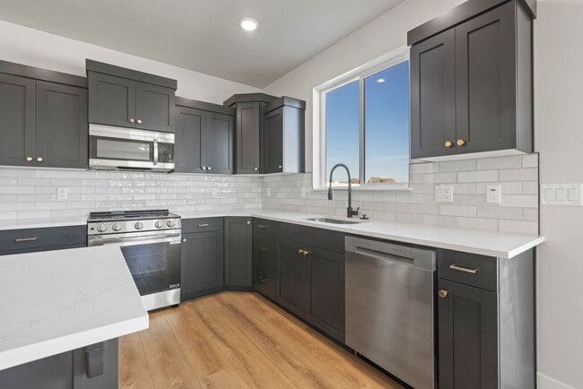 Photo - LEASE TAKE OVER PLEASE CALL TENANTS BRITTNEY 480-868-7733 OR Gunner Norton 480-450-0666 -FOR THIS...