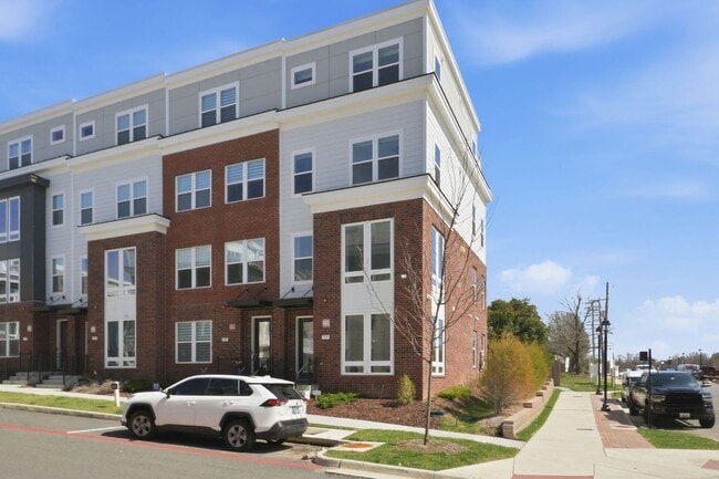 Photo - Stunning end-unit, 4-level luxury townhouse in the heart of Fairfax, offering refined finishes, e...