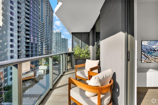 Building Photo - 45 SW 9th St Unit 1507 Rental