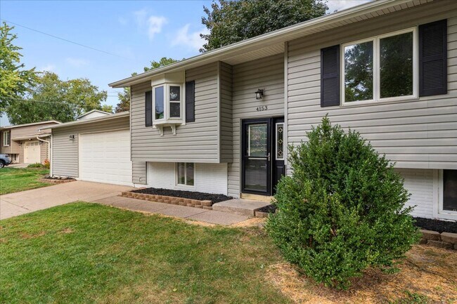 Photo - 4 bed/2bath in Bettendorf, IA
