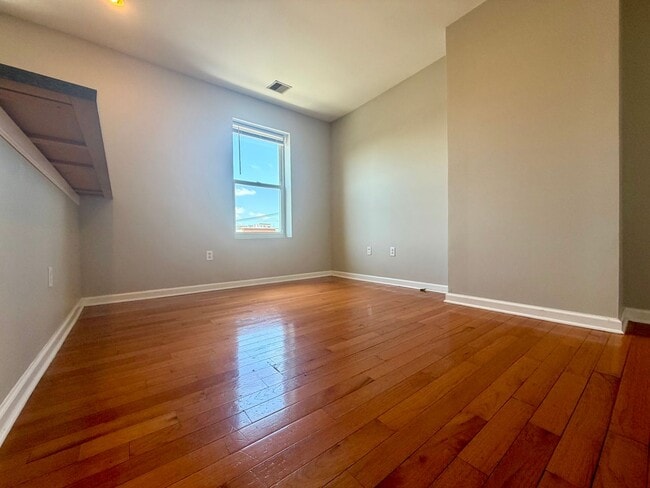 Photo - 2725 E Lehigh Ave Unidad #3