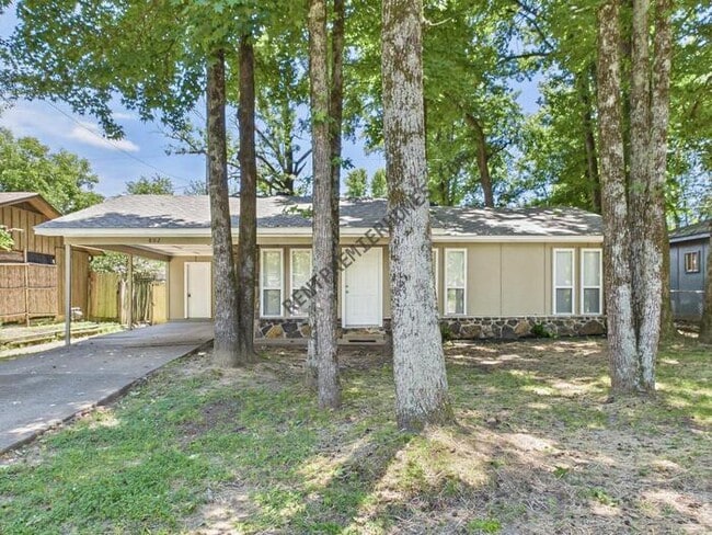 Building Photo - 802 Towering Oaks Dr