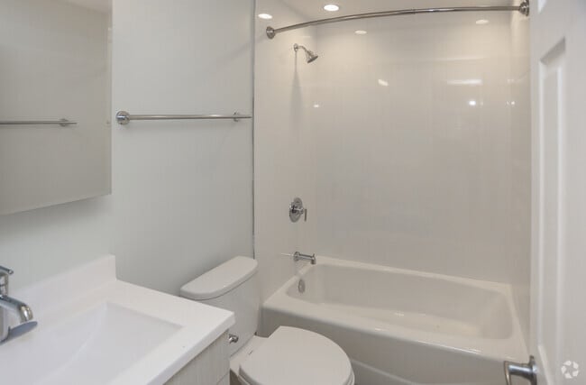 2BR, 1BA - 675 SF - Charles Commons