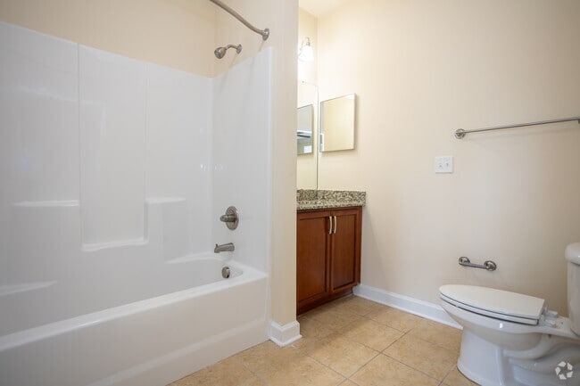 The York - 1 habitación, 1 baño - 841 pies cuadrados - Baño - Palisades of Lincolnton