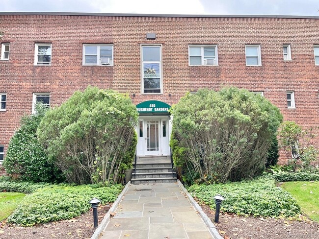 Building Photo - 450 Pelham Rd Unit F2