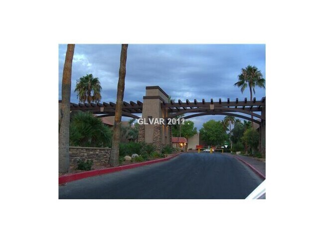 Building Photo - 5041 River Glen Dr Unit 94 Rental