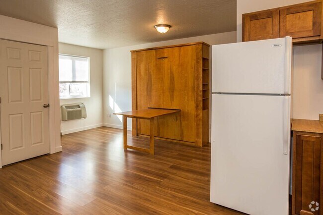 Building Photo - 1906 S 14th St W Unit C Rental