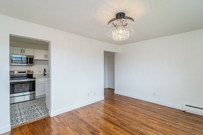 Photo - 2308-2312 Harper Avenue