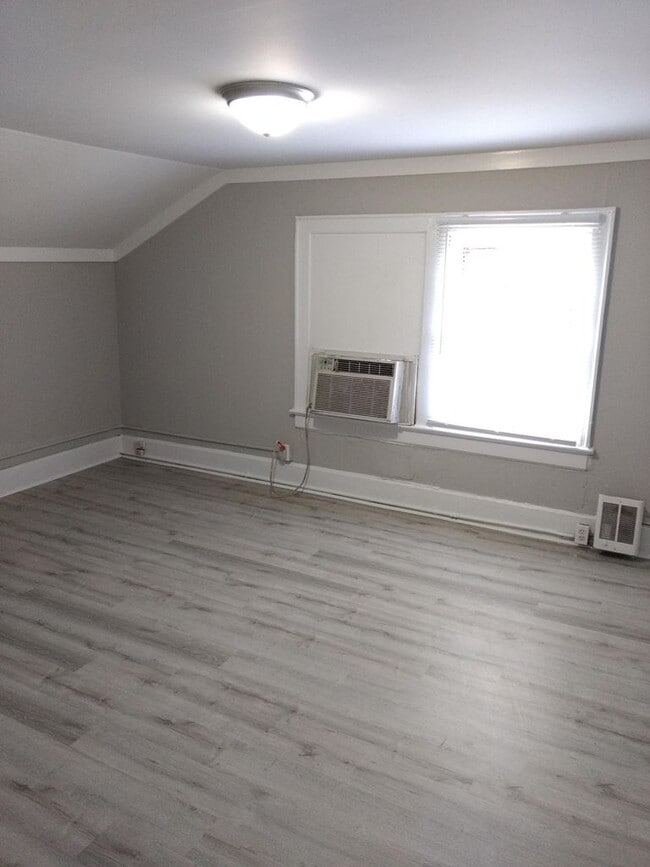 2412 E 14th St Unit C