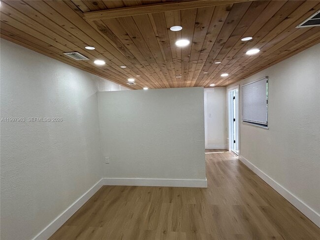 Photo - 135 E 37th St Unidad 1