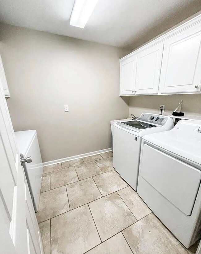 Photo - Charming 3/2 furnished home on quiet street