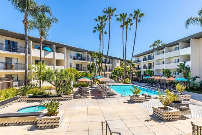 Plaza at Sherman Oaks