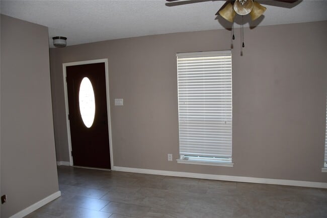 Building Photo - 2316 Shadowdale Dr Unit 298 Rental