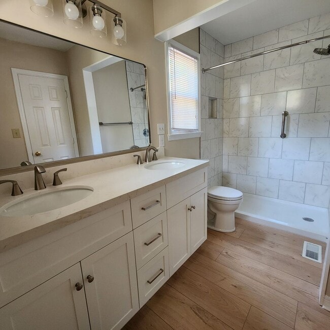 Photo - 126 W Holding Ave