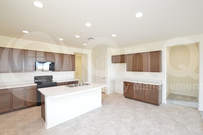 Photo - 816 S Strahan Pl