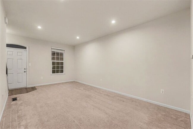 Photo - 2042 Track Cir