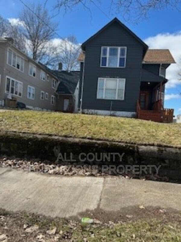 Building Photo - 778 Yale St