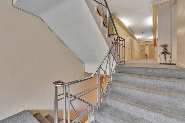 Photo - 4028 Ledgewood Dr