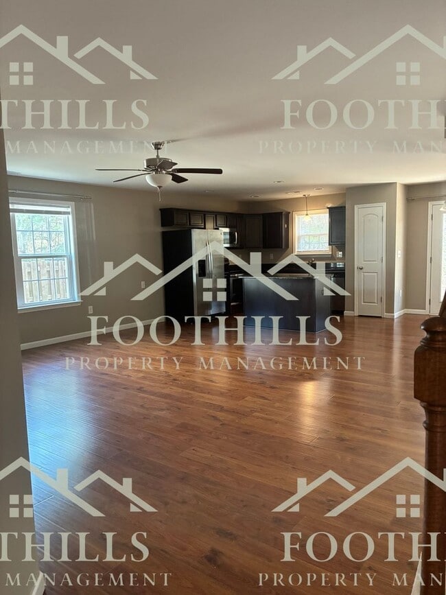 Photo - 118 Gallant Ln