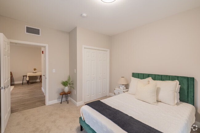 1BD, 1BA - 641SF - Waumbek - Bedroom