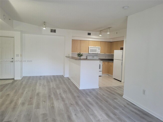 Photo - 7910 N Nob Hill Rd Unit 105