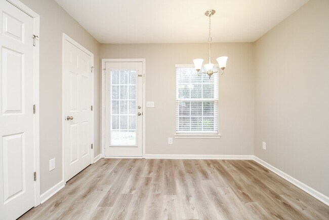 Photo - 913 Birchmill Point S