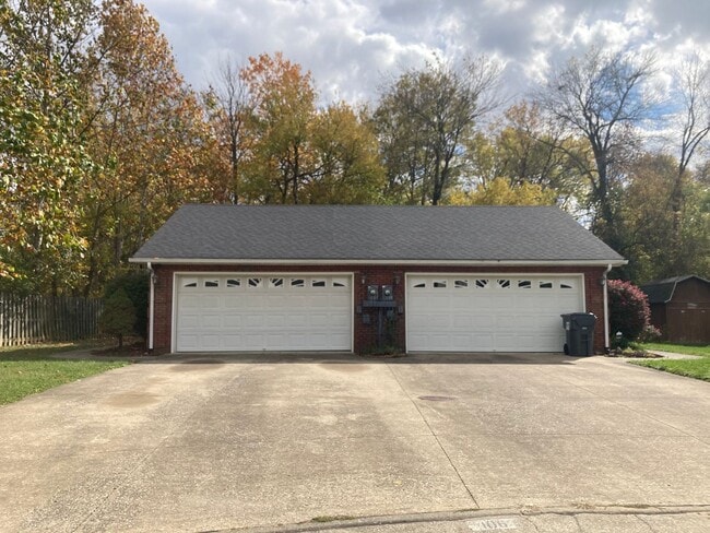 Photo - LOCATION LOCATION Location!  Close to Baptist Health Hospital, Shopping, & More