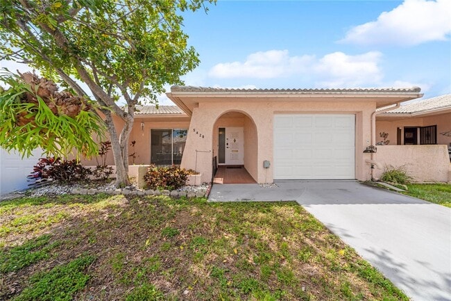 Photo - 5428 Larchmont Ct