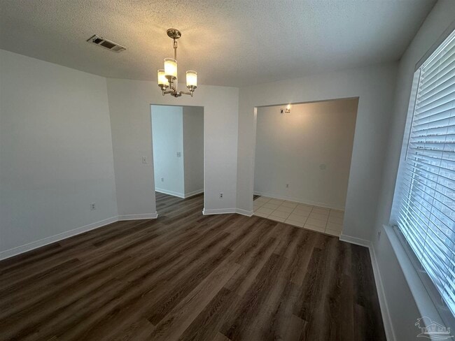 Photo - 541 Batten Blvd