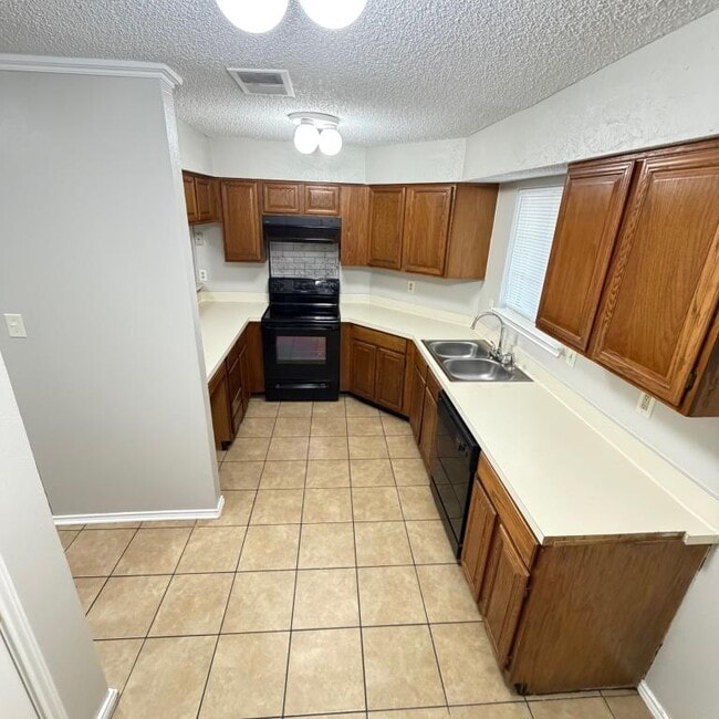 Photo - 2640 Glenmore Dr