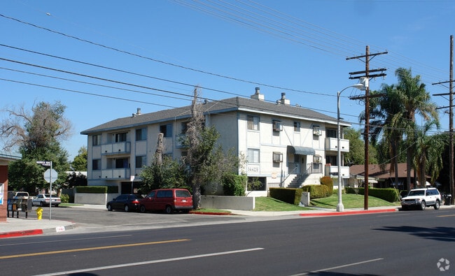 Building Photo - 14425 Magnolia Blvd