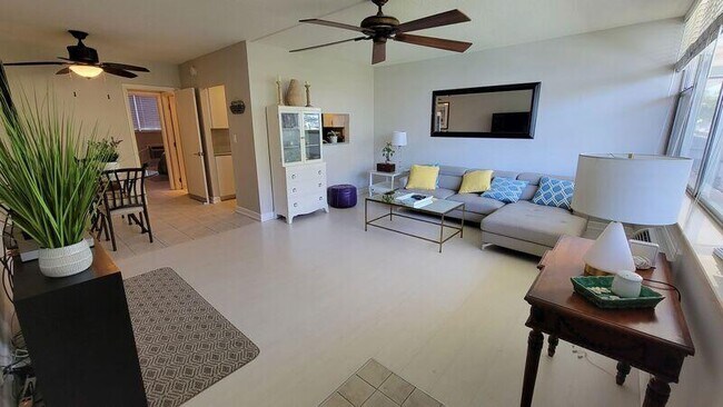 Photo - 101 N Birch Rd Unit 204