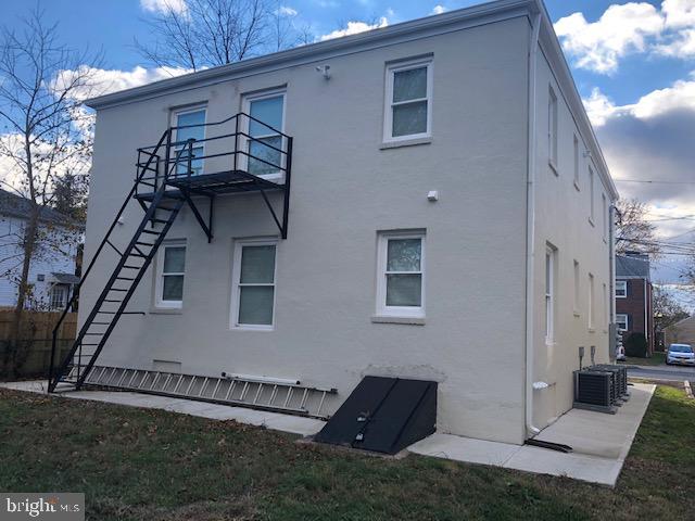 Building Photo - 140 Moffatt Ave Unit 4