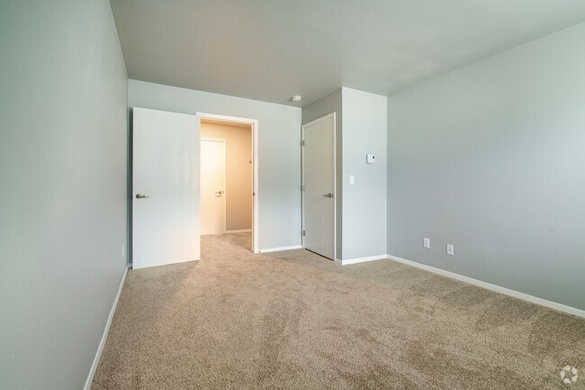 2BR, 2BA - 1092SF