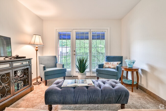 2BR, 2BA - 1,000SF - Living Room - The Waterford