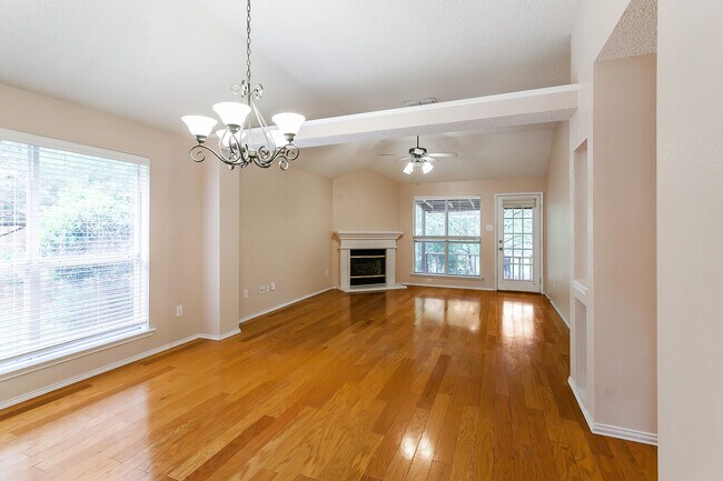 Photo - 366 Dalhart Dr