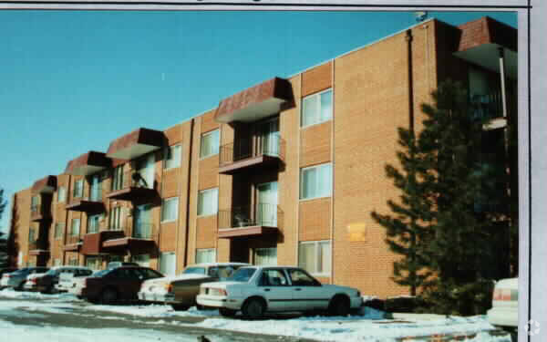 Creekside Apartments - Creekside Apartments