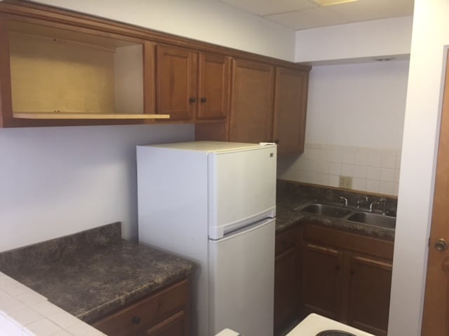 $495 Kitchen - Collegewood Apartments