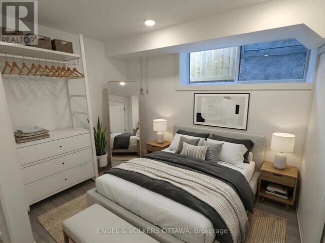 Photo - 125 Carruthers Ave Unit B