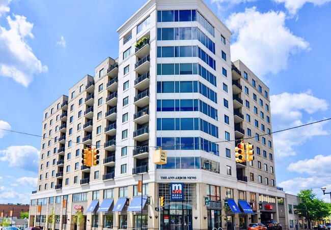 Building Photo - 111 N Ashley St Unit 701
