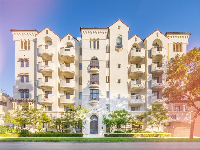 Building Photo - Luxe Villas Rental