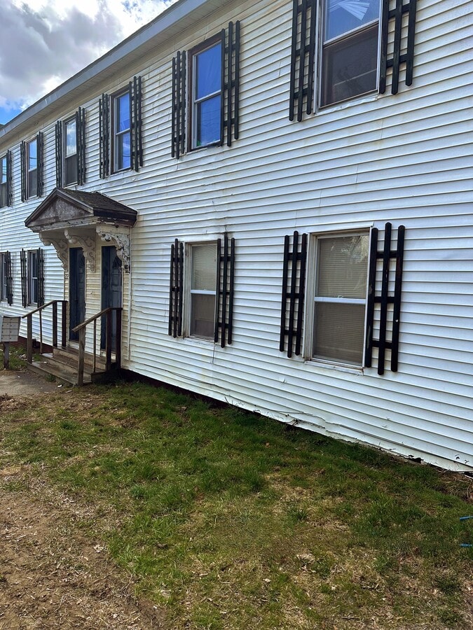 2BR & 4BR - 22 Gold St Apartments