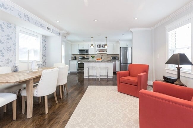 Building Photo - 622 E 2nd St Unit 622