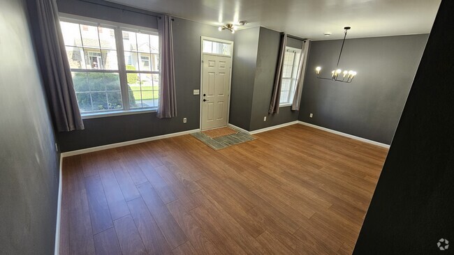 Building Photo - 10991 Oak Grove Cir Unit E Rental