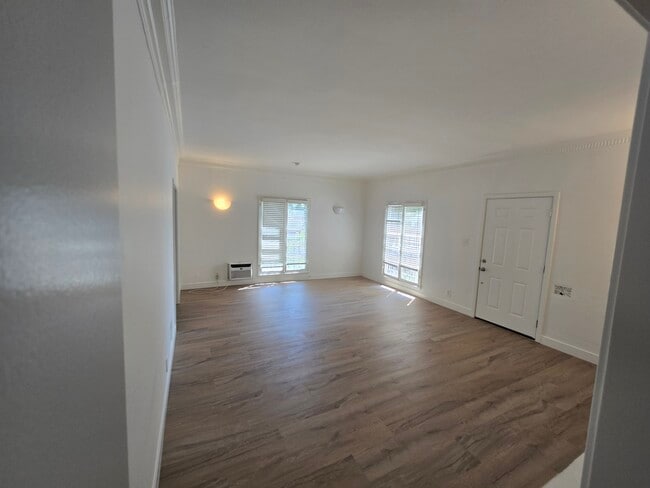Building Photo - 619 S Sweetzer Ave Unit Downstairs Rental