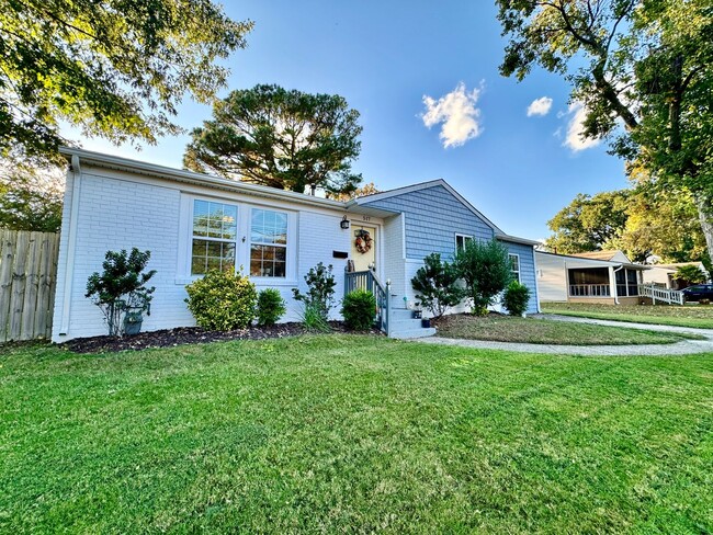 Building Photo - 3-Bedroom Ranch Ready 08-21-26!! Fenced Backyard - Pet Friendly - Updated Kitchen & Baths!